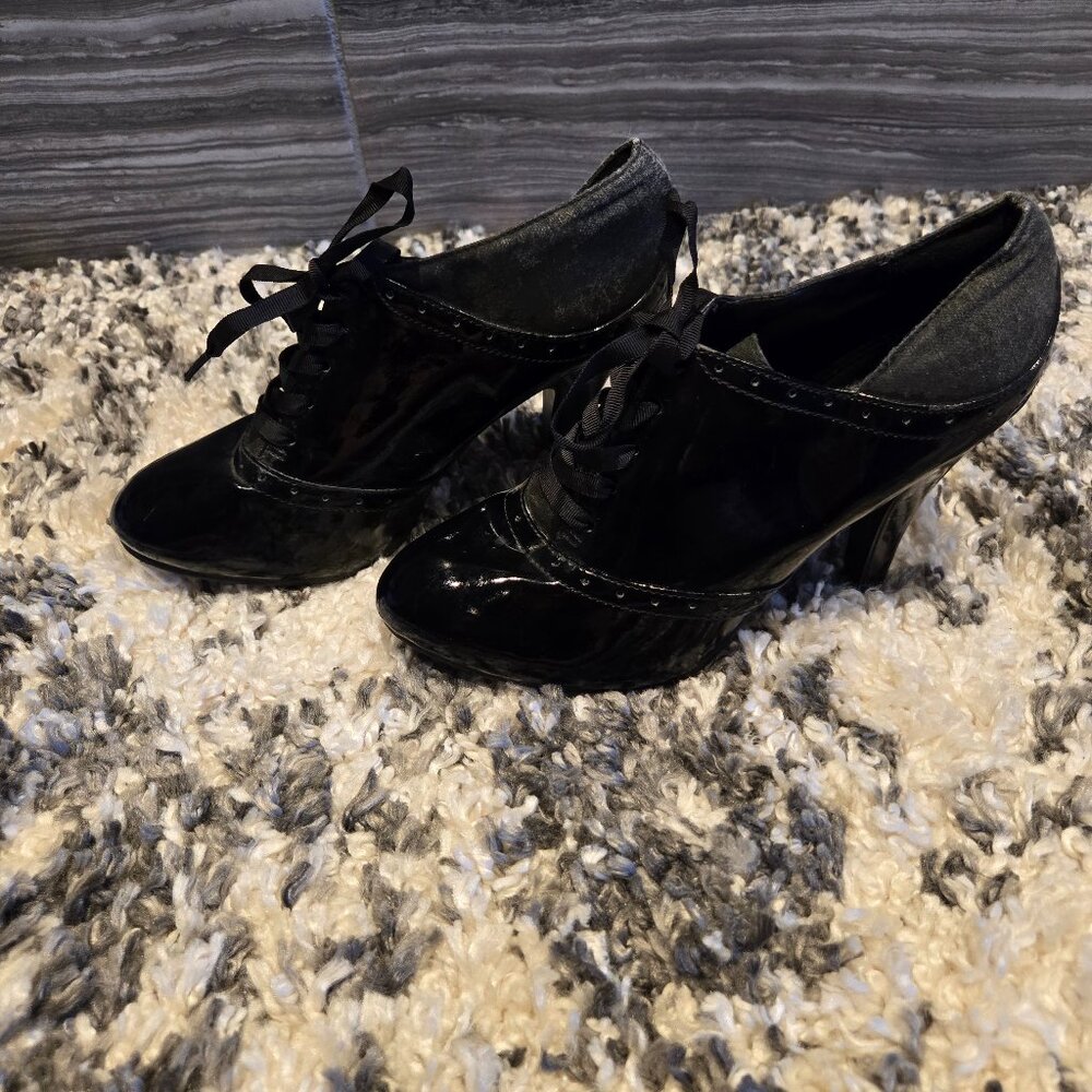 Fioni Black Patent Lace-Up Heeled Oxfords | Spectator Booties | Size 7